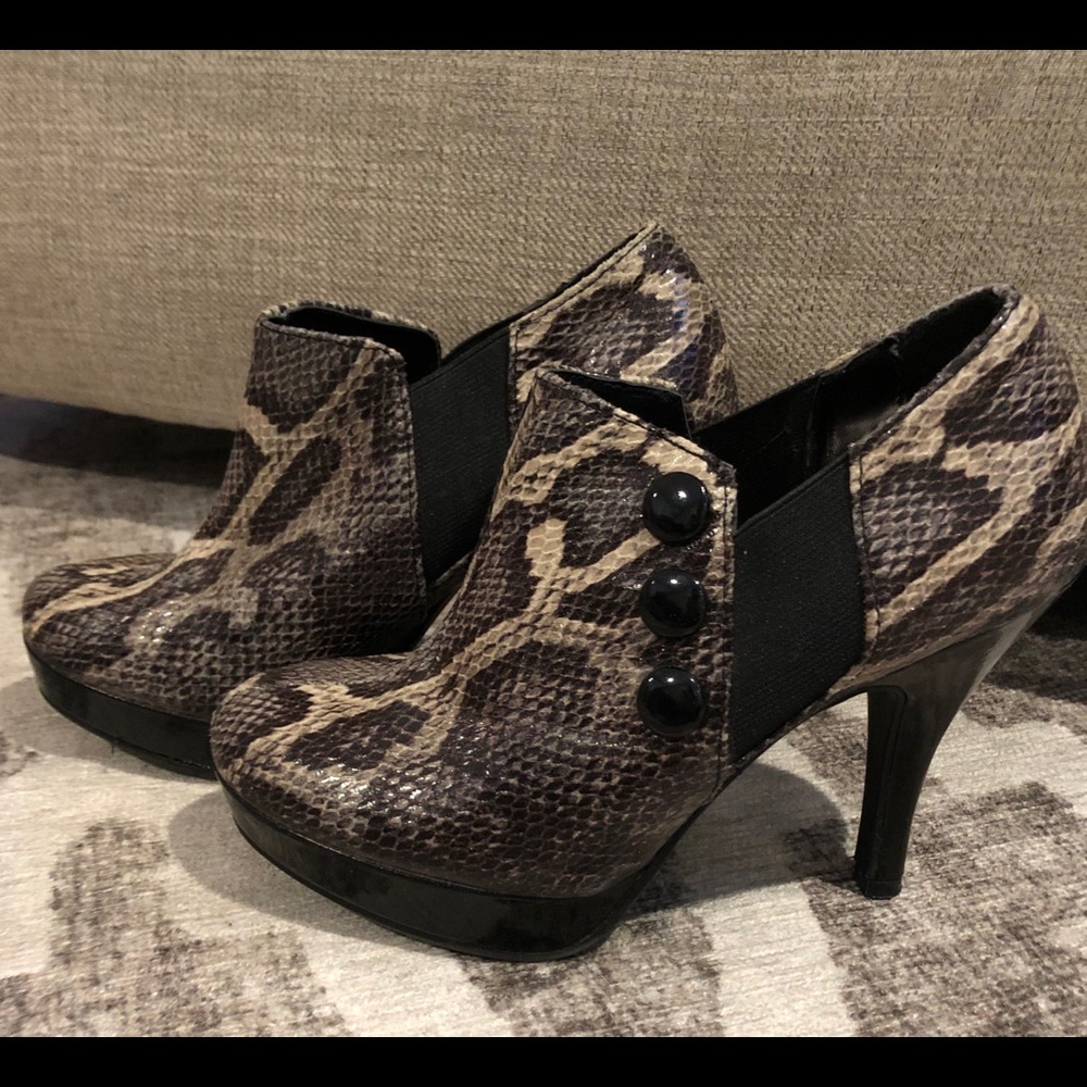 Python print booties - Picture 1 of 4